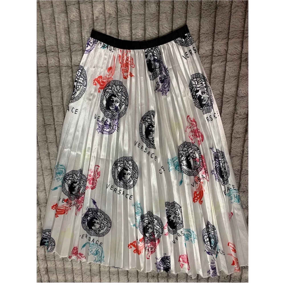 Women’s pleated satin midi skirt dragon & leon design size small